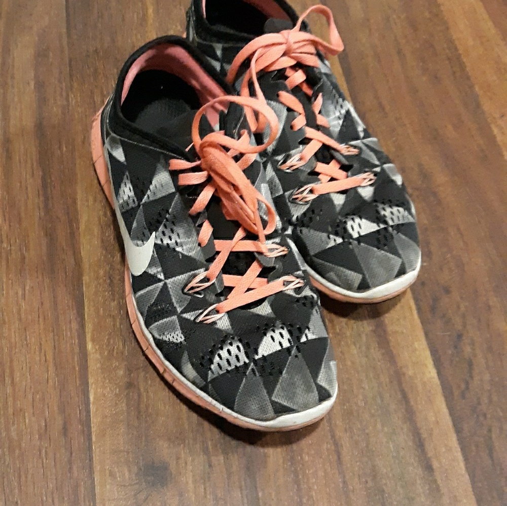 Nike Free 5.0 tennis shoes. Black & coral/pink.